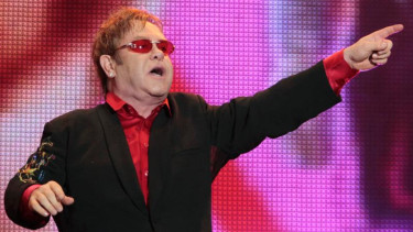 Elton John tampil dalam Rock in Rio Music Festival