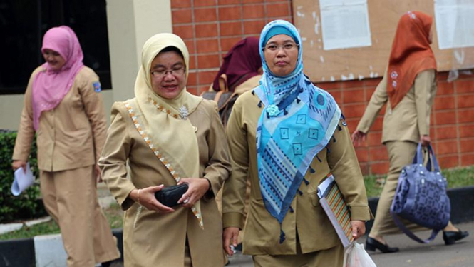 Pegawai Negeri Sipil (PNS).