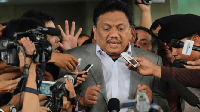 Olly Dondokantbey usai diperiksa KPK.