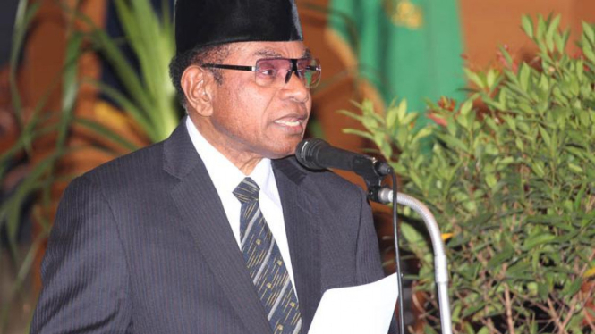 Mantan Menteri Perhubungan Freddy Numberi