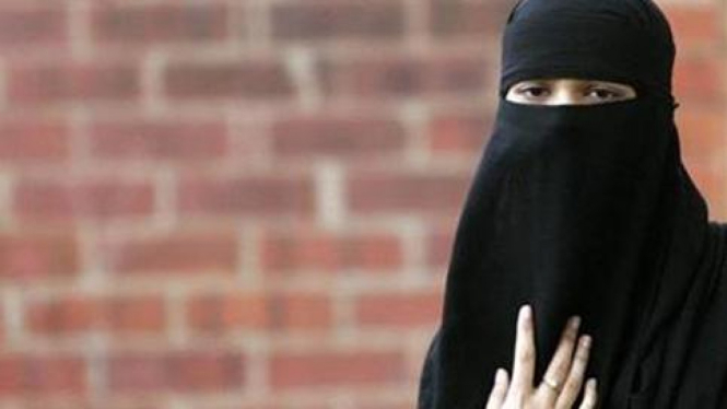Pemakai burqa.