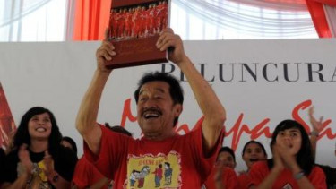Bob Hasan saat meluncurkan buku 'Mengapa Saya Sehat'.