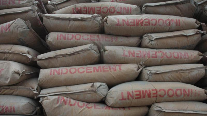 Semen produksi PT Indocement.