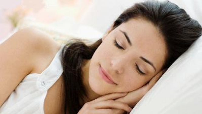 Wanita tidur.