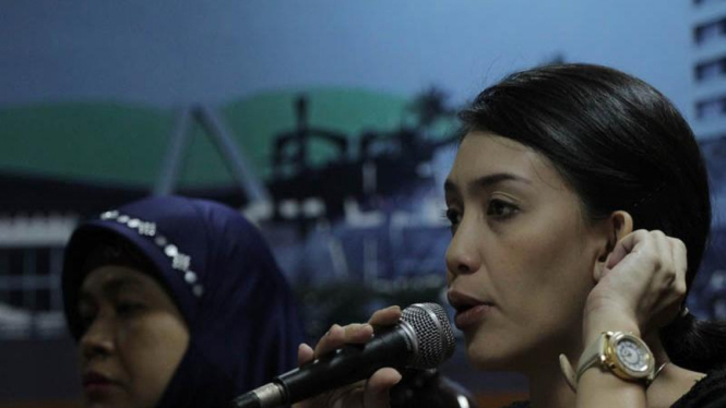 Rieke Dyah Pitaloka Dengan Keluarga Tuti Tursilawati