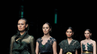 Jakarta Fashion Week tribute to Robby Tumewu