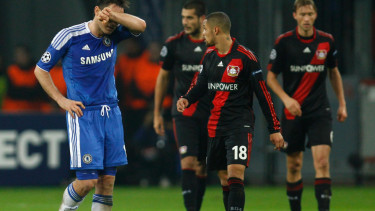Pemain Chelsea Frank Lampard (biru) di pertandingan melawan Leverkusen