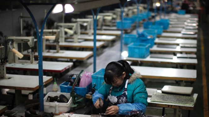 pekerja pabrik di china