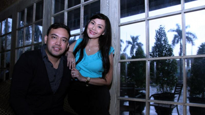 Tessa Kaunang dan Sandy Tumiwa saat masih mesra.