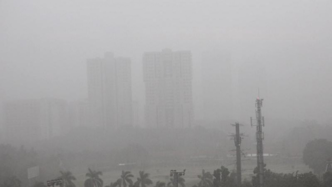 Ilustrasi kabut tebal selimuti Jakarta