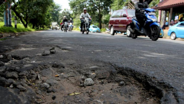 Jalan Rusak di Akses UI