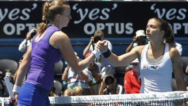 Petra Kvitova (kiri ) dan Sara Errani