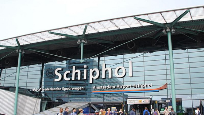 Bandara Schiphol di Amsterdam, Belanda