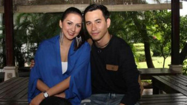Donna Agnesia dan Darius Sinathrya 