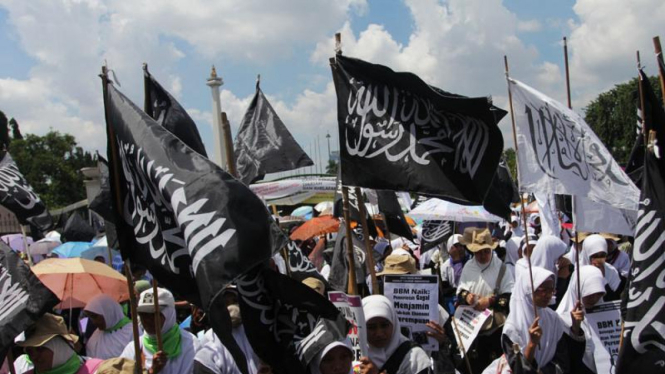 Massa Hizbut Tahrir Indonesia (HTI) saat demonstrasi di depan Istana Negara beberapa waktu silam.