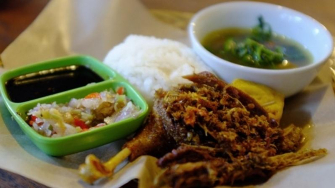 Ayam betutu.
