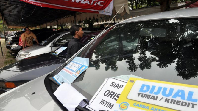 Bursa mobil bekas. Ilustrasi.