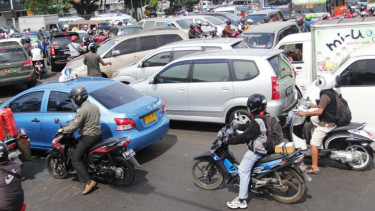 Lalu Lintas Semrawut Akibat Lampu Mati