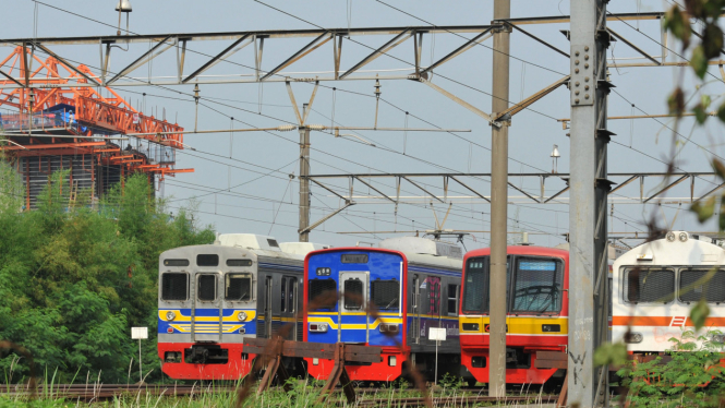 KRL di Stasiun Bekasi