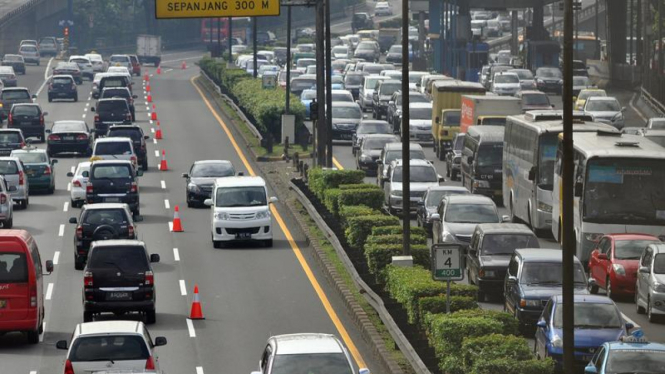 Contra Flow arus Lalin di Tol