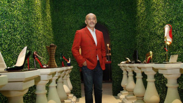 Pameran sepatu karya Christian Louboutin