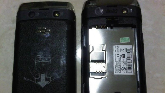 Cocokkan IMEI pada kemasan dan bodi.