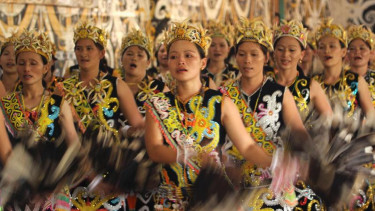 Tari Perang Suku Dayak Kenyah