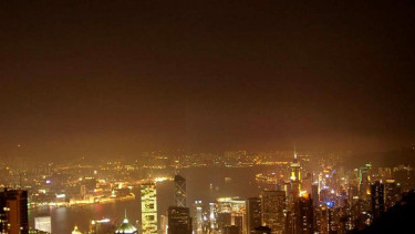 Kota Hong Kong dengan puluhan gedung bertingkat tinggi.