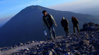 Larangan Perayaan Tahun Baru di Puncak Gunung Merapi