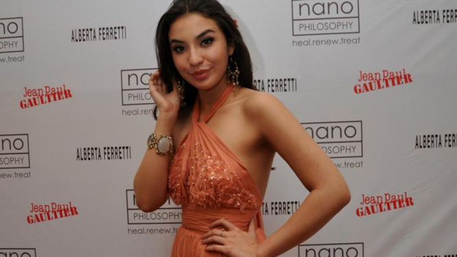 Manohara.
