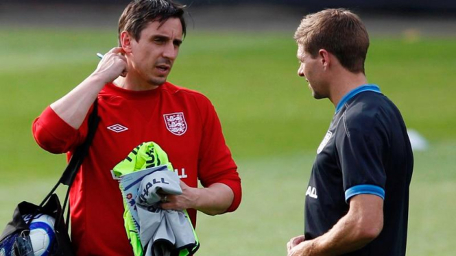 Gary Neville bersama Steven Gerrard