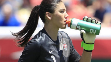 Kiper timnas sepak bola wanita AS, Hope Solo.