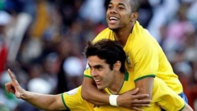 Pemain timnas Brasil, Kaka (kiri) dan Robinho.