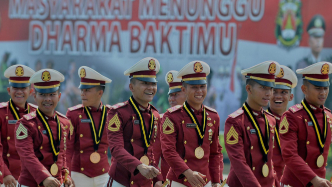 Para Taruna Akademi Kepolisian saat berbaris (ilustrasi).