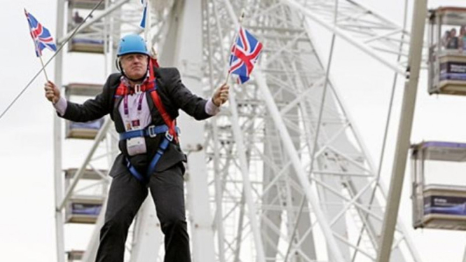 Mantan Walikota London dan Pemimpin Kampanye Brexit, Boris Johnson, diprotes saat ditunjuk oleh PM Theresa May sebagai Menteri Luar Negeri.