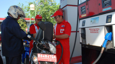 Sepeda motor plat merah memakai BBM premium