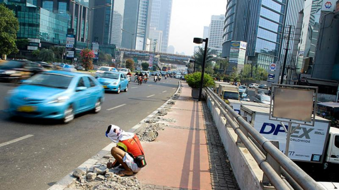 Trotoar Sudirman Segera Bangun Pagar Untuk Keamanan Para Pejalan Kaki