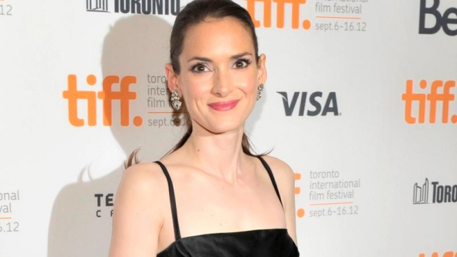 Winona Ryder membela Johnny Depp