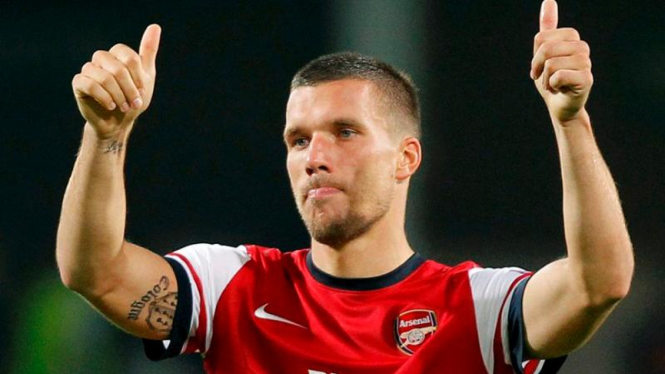 Lukas Podolski merayakan golnya ke gawang Montpellier 