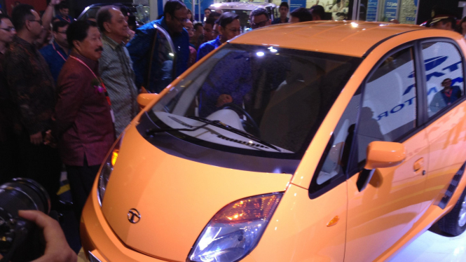 Tata Nano dipamerkan di IIMS 2012.