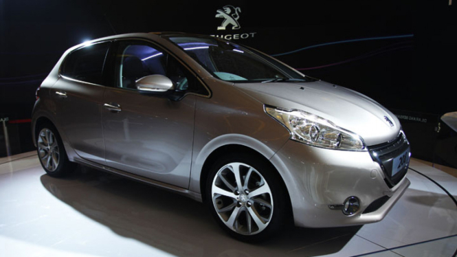 Mobil Peugeot di Indonesia International Motor Show (IIMS) 2012