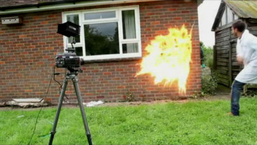 Ledakan Molotov Dalam Slow Motion