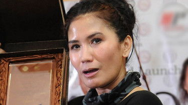 Nicky Astria datang ke rumah duka Deddy Dores