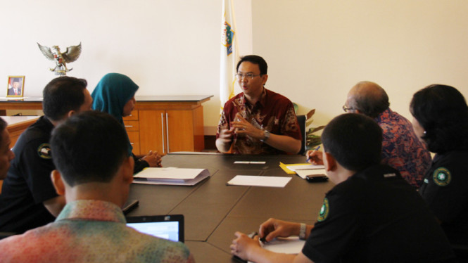 Ahok Jaga Kantor