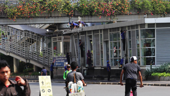 Halte TransJakarta Dukuh Atas ditutup sementara
