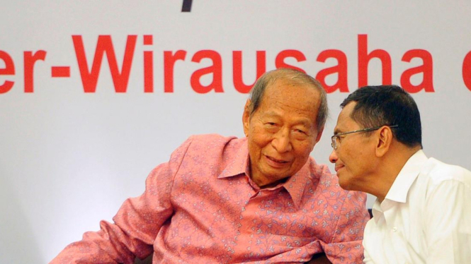 Pengusaha Ciputra dengan mantan Menteri Negara BUMN Dahlan Iskan.