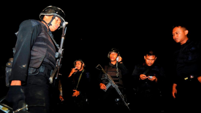 Densus 88 menyergap terduga teroris makassar