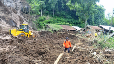 Bencana tanah longsor di suatu daerah beberapa waktu lalu.