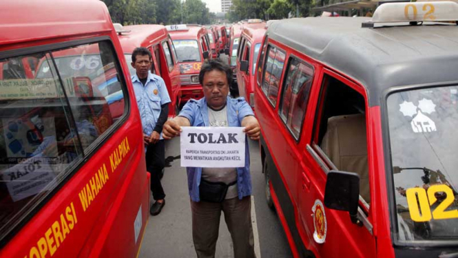 Demo sopir angkutan umum