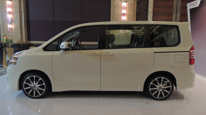 Toyota Nav1.